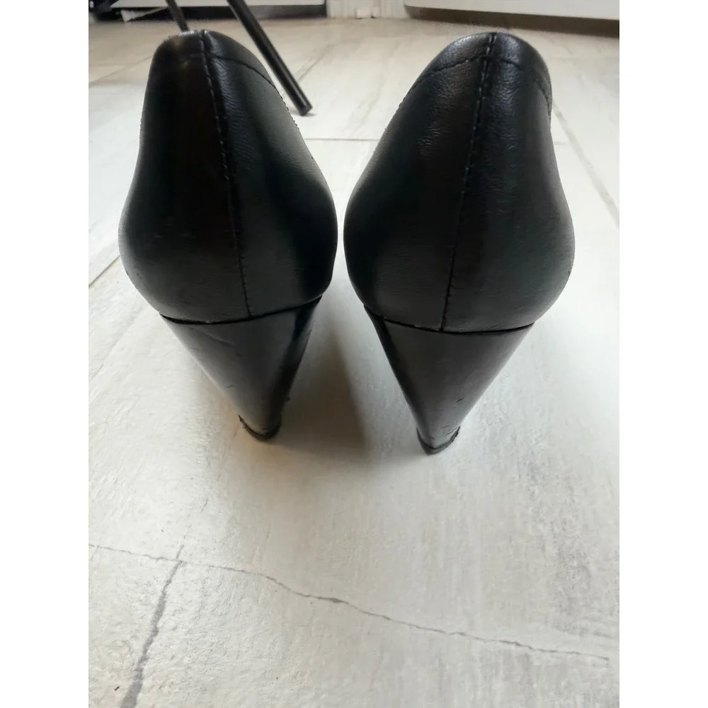 Kate Spade Black Leather Wedge Heels Bow Pyramid Stud Round Toe Pumps 7M